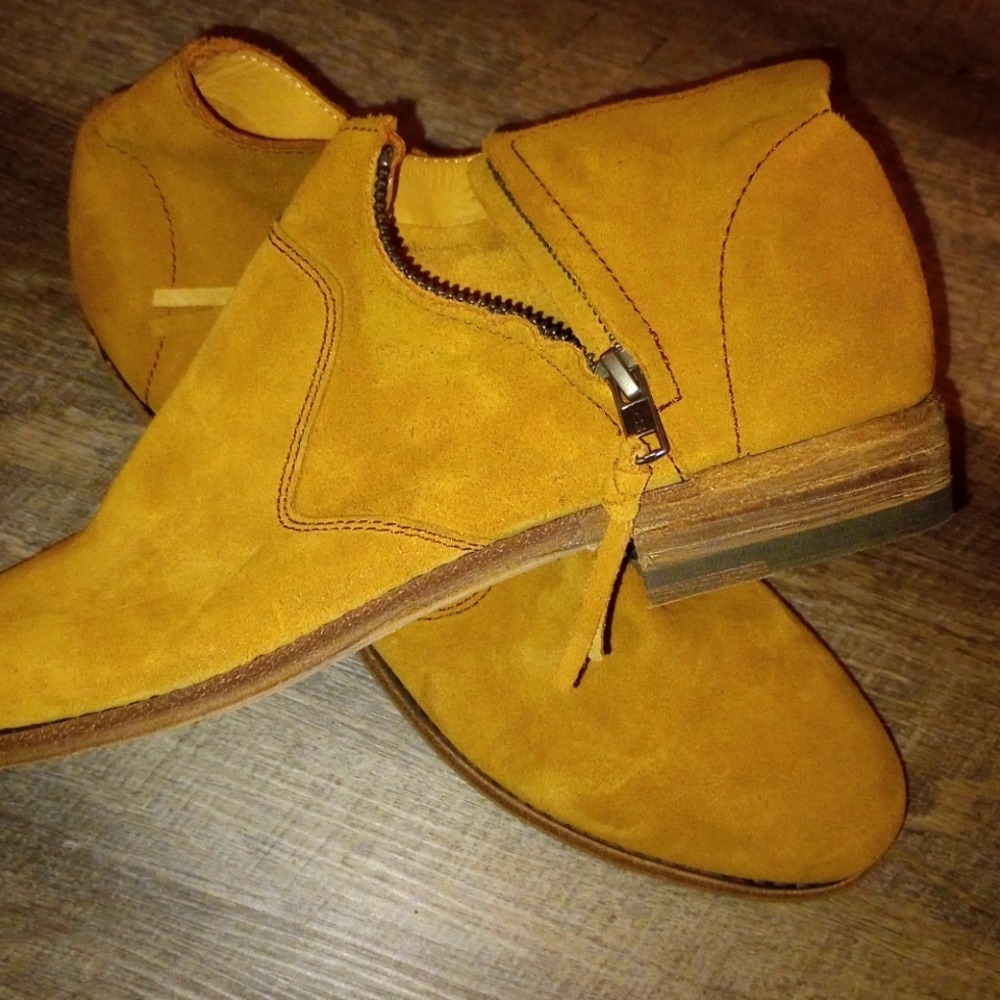 Neverworn Blackstone Booties Size 41